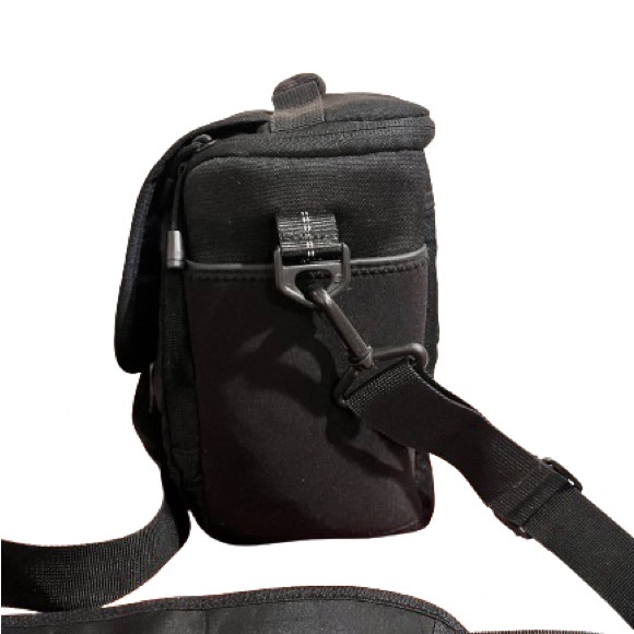 Lowepro Rezo 170 AW Camera Bag (Black) - Picture 3 of 12